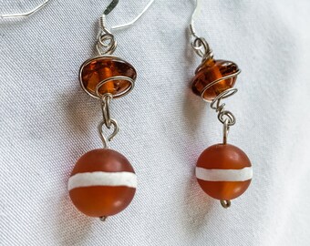 Tibetische Glasohrringe (Orange Streifen)