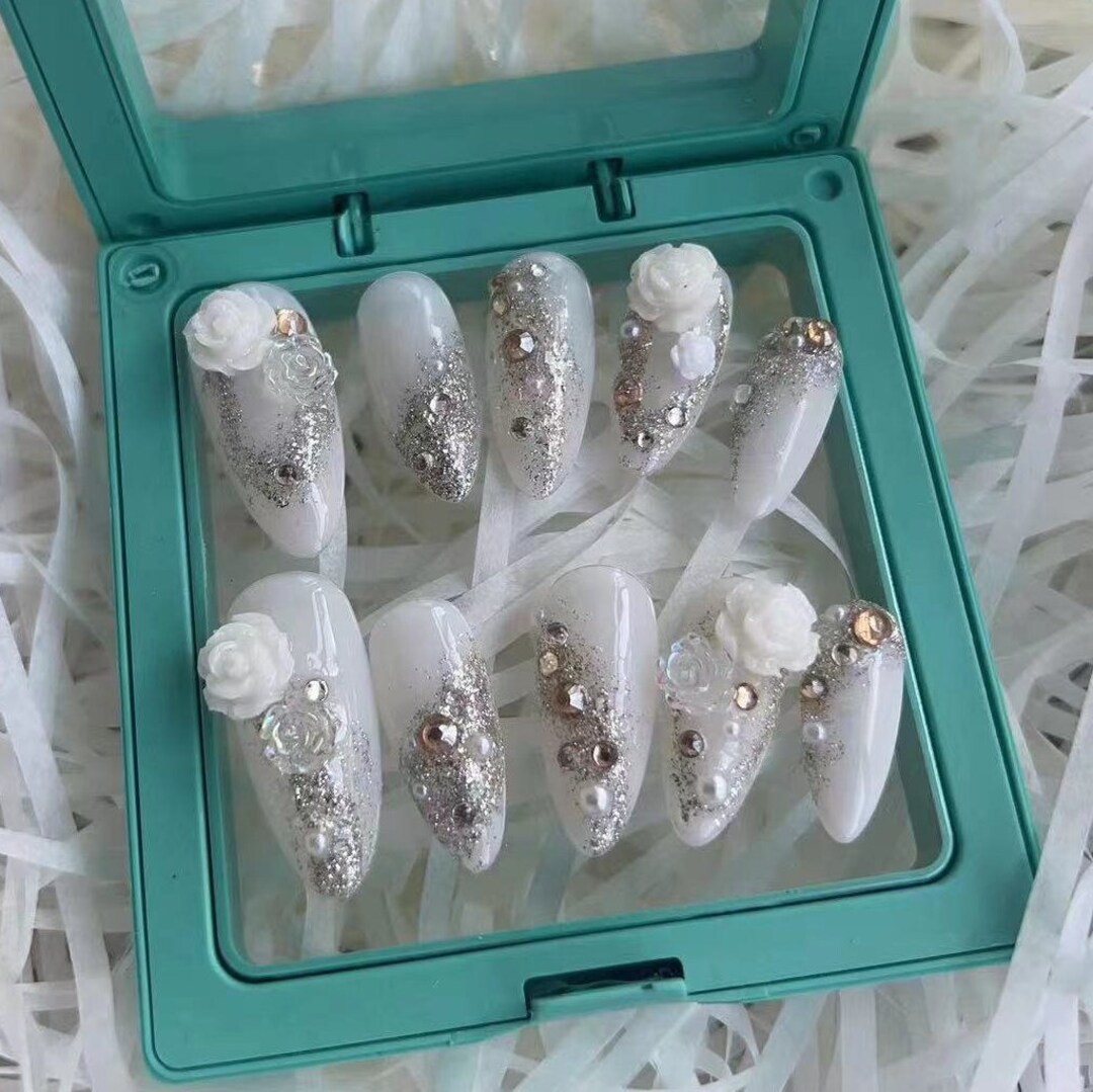 Ivory White Camellia Press on Nails/ Glitter Gold Line and White ...