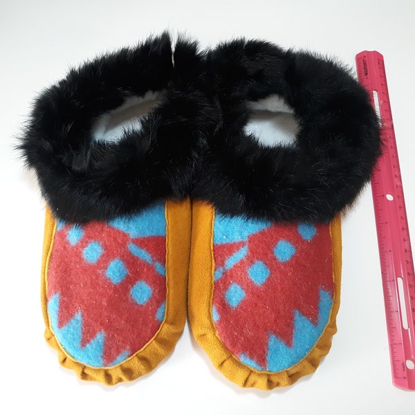 Indigenous made Moccasins Men's 11.5 or Womens 13 deer suede Rabbit fur