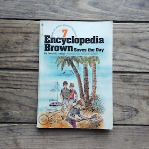 Encyclopedia Brown Saves the Day, a Children&#39;s Chapter Book by Donald J. Sobol 1980s