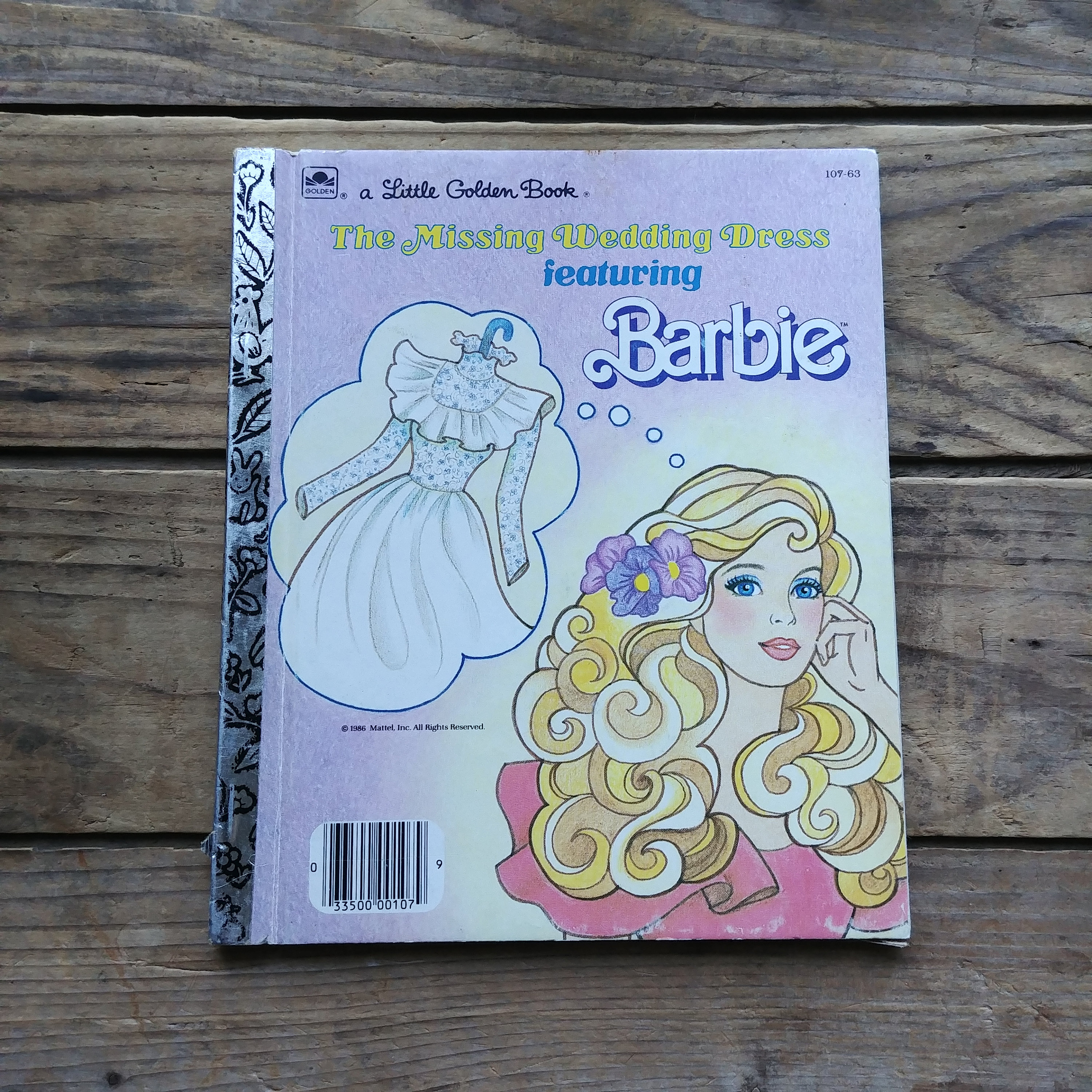 green emerald velvet dress The Missing Wedding Dress... featuring Barbie (Little Golden Book): Karen  Krugman: 9780307020260: Amazon.com: Books main image 1