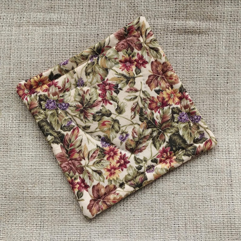 Fall Colours Hotpad Tan Kitchen Decor Beige Floral Potholder Hand Quilted Hotpad Thanksgiving Decor Neutral Flowered Potholder