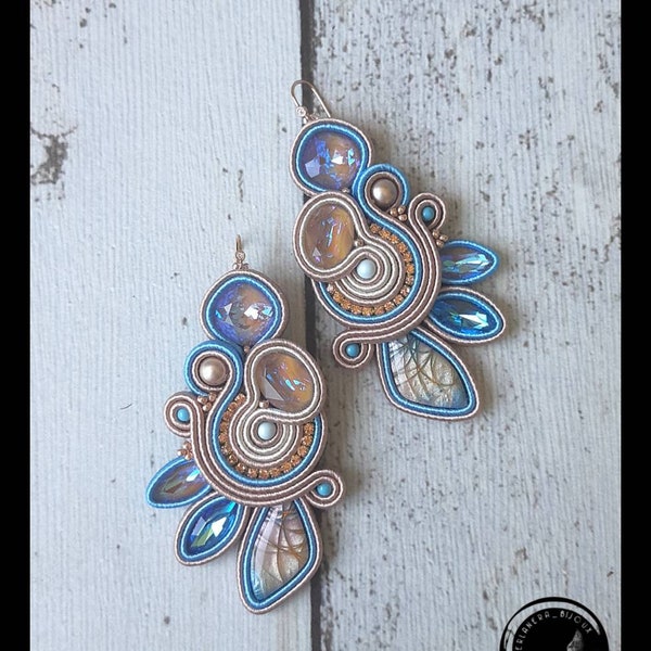 Boucles d’oreilles pendentifs Soutache avec cristaux swarovski et cabochons fabriqués à la main