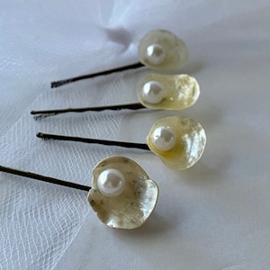 Seashell hair pins, Beach Wedding Hair Pins, Shell Hair Accessory, Set of 8, Jingle Shell Bobby Pins, Pearl Bobby pins, elegant seashell pin