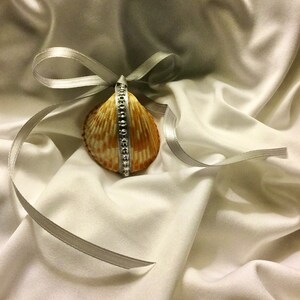 Sea Shell Ring Box// Shell Engagement ring box // Beach wedding ring box // Engagement Ring box // Handmade Shell Ring Box