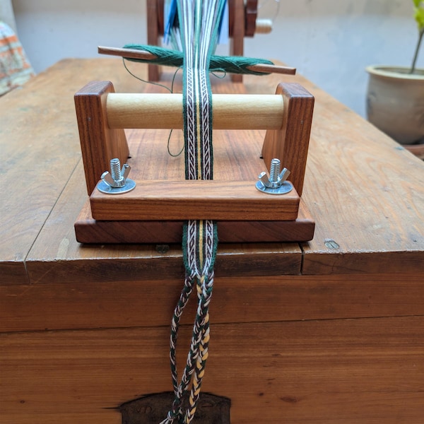 Tablet weaving loom