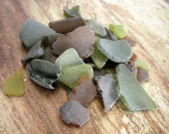 SEA GLASS 19 pcs Bulk assorted sea glass kelly green, emerald, mint green, yellow, amber brown beach glass. Jewelry supplies