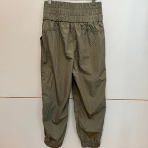 Pantaloni da jogging Free People Movement in nylon oliva medio immagine 7