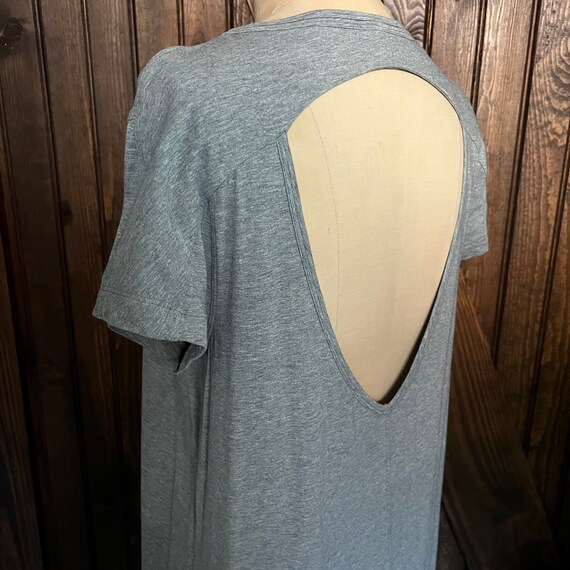 Lululemon S/S Grey T Shirt Dress with Backless De… - image 4
