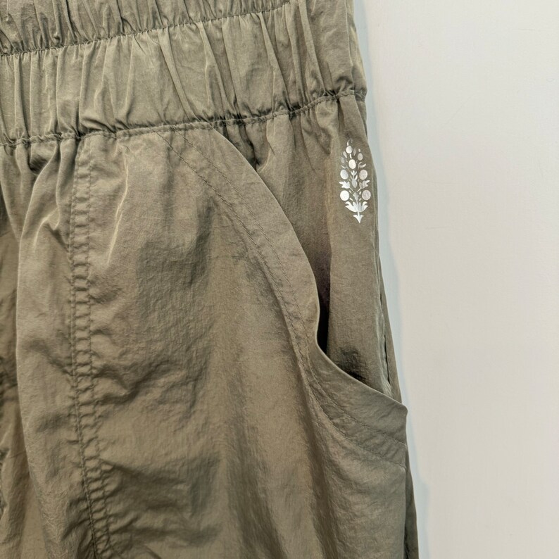 Pantaloni da jogging Free People Movement in nylon oliva medio immagine 6