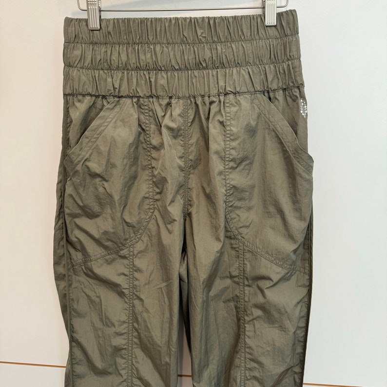 Pantaloni da jogging Free People Movement in nylon oliva medio immagine 5