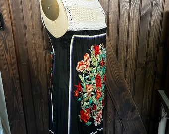 Free People Blumenkleid mit Spitze Mieder Detail Klein