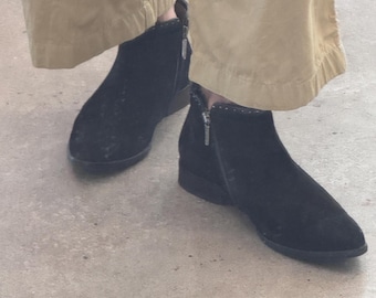 Italeau Black Suede Ankle Boot w Grommets 39
