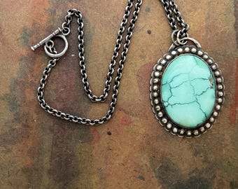Collar antiguo de plata navajo con colgante grande de turquesa