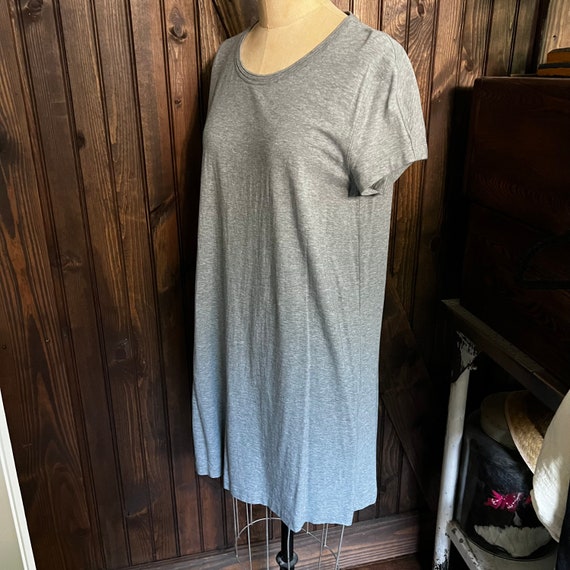 Lululemon S/S Grey T Shirt Dress with Backless De… - image 3