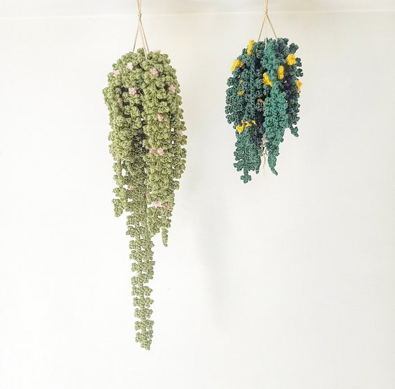 Gehäkelte Hängepflanze, crochet plant, mit Makramee-Aufhänger