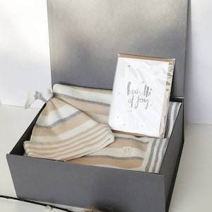 New baby gift box, new baby gift set, unisex baby gift, baby blanket gift set, baby shower, baby gift, blanket gift, organic baby gift box