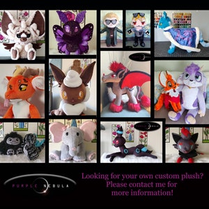 Peut inclure: Un collage de diverses peluches personnalisées incluant des créatures avec des ailes, des cornes et de la fourrure de couleurs variées. Le texte en bas indique : Looking for your own custom plush? Please contact me for more information!