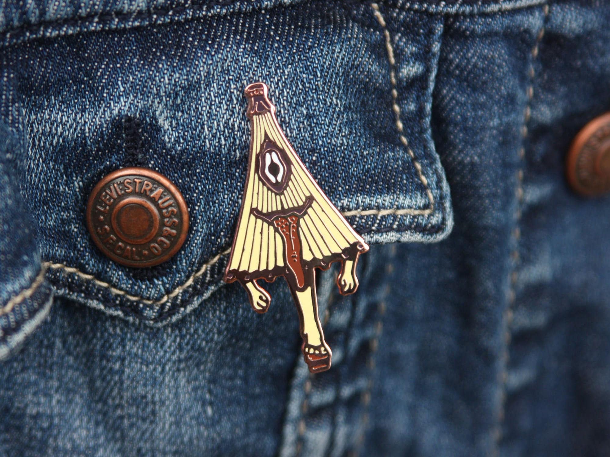 Japanese youkai lapel pin : kasa-obake (karakasa)