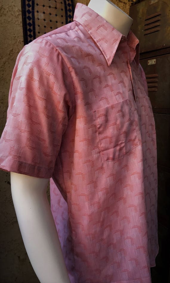 70 ' s s s CAMPUS pêche ton sur ton géométrique Mens courtes manches chemise grande taille, chemise homme en mélange polyester-coton grand 16-16 1/2 Made in USA c9dda4 70 ' s s s CAMPUS pêche ton sur ton géométrique Mens courtes manches chemise grande taille, chemise homme en mélange polyester-coton grand 16-16 1/2 Made in USA c9dda4