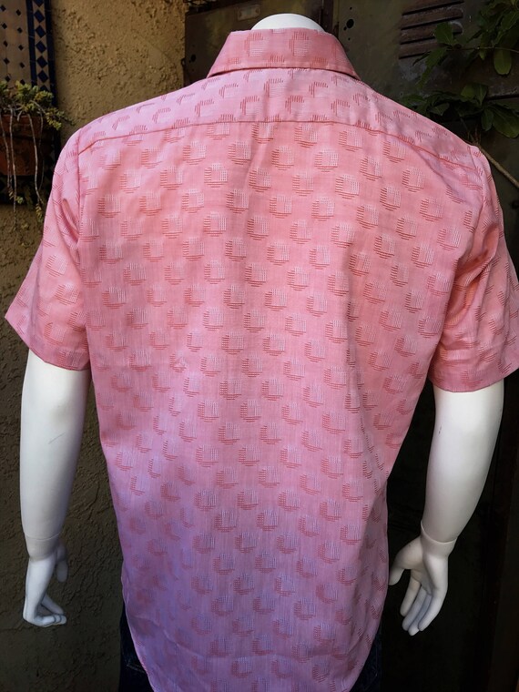 70 ' s s s CAMPUS pêche ton sur ton géométrique Mens courtes manches chemise grande taille, chemise homme en mélange polyester-coton grand 16-16 1/2 Made in USA c9dda4 70 ' s s s CAMPUS pêche ton sur ton géométrique Mens courtes manches chemise grande taille, chemise homme en mélange polyester-coton grand 16-16 1/2 Made in USA c9dda4
