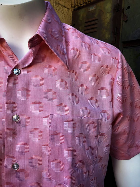 70 ' s s s CAMPUS pêche ton sur ton géométrique Mens courtes manches chemise grande taille, chemise homme en mélange polyester-coton grand 16-16 1/2 Made in USA c9dda4 70 ' s s s CAMPUS pêche ton sur ton géométrique Mens courtes manches chemise grande taille, chemise homme en mélange polyester-coton grand 16-16 1/2 Made in USA c9dda4
