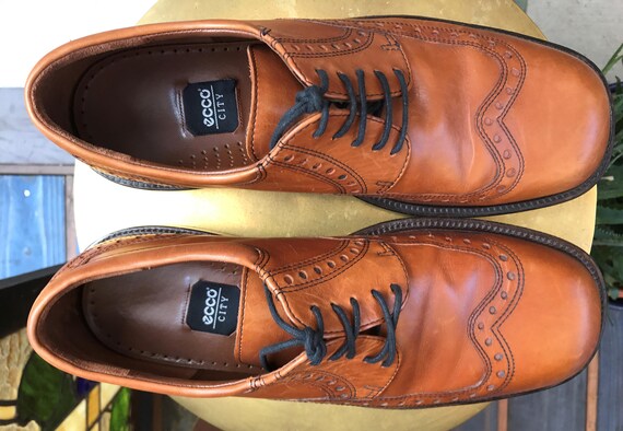 ecco wingtip shoes