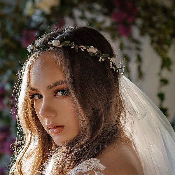 Couronne de fleur blanche et ivoire avec voile Couronne de fille de fleur Morceau de cheveux de mariée Couronne florale de mariage Boho Halo de fleur simple rustique Demoiselles d'honneur