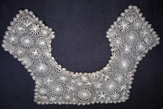 Antique Nanduti Lace Collar, Needleweaving Lace