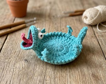 Crochet Lizard Mug Rug, Woodland Coaster, Animal Cup Holder, 5.5in