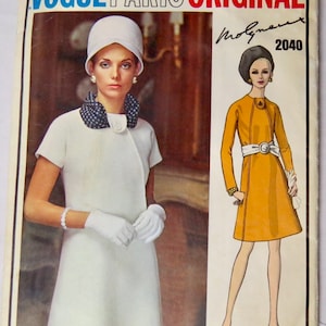 Vogue Paris Original, Patrón 2040, Talla 14, MOLYNEUX, Década de 1970, CORTE COMPLETO, Vestido evasé semiajustado, mangas tipo kimono, pestaña con botones en el escote