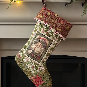 ウィリアム・モリスのパッチワークサンタストッキング：手作りの子供用キルトクリスマスソックス