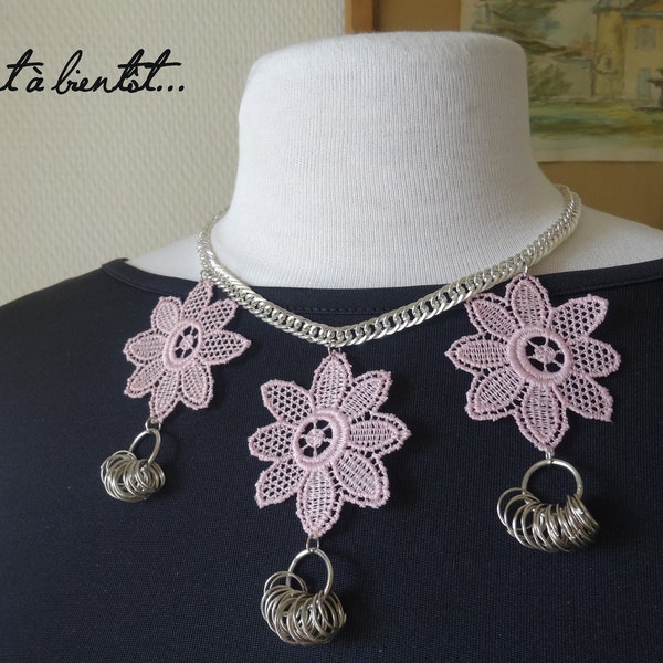 Necklaces flowers lace sky blue, old pink, black, charms of pompoms in silver metal or brass on chain. Vintage jewelry, evening.