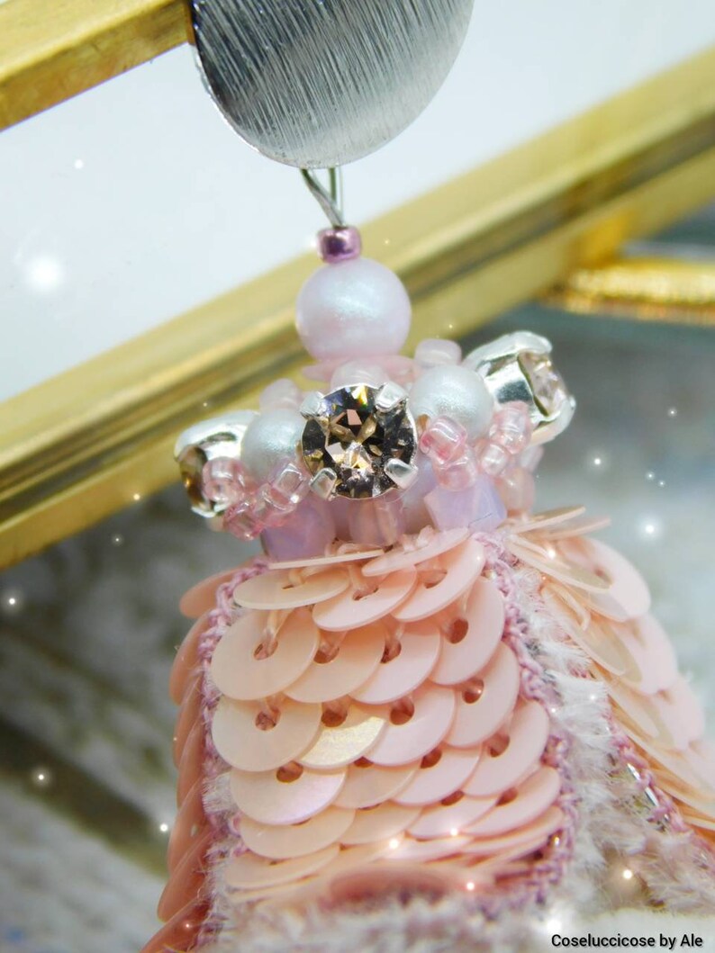 cristalli di altissima qualit\u00e0 e velluto di seta Orechini floreali fatti a mano con paillettes italiani