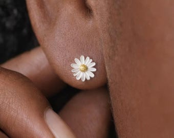Sterling Silver And Gold Daisy Stud Earrings – 7mm