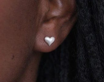 Sterling Silver Brushed Heart Stud Earrings – 7mm