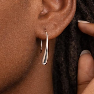 Boucles d'oreilles en forme de larme en fusion en plaqué argent – 25 mm X 7 mm