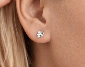 Sterling Silver Monstera Leaf Stud Earrings – 8mm x 7mm