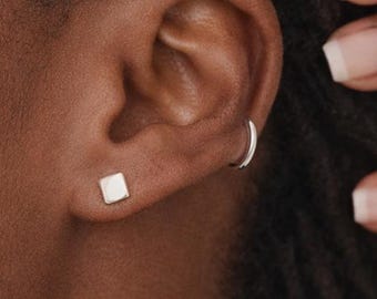 Sterling Silver Essential Hinged Huggie Hoop Earrings – 10mm