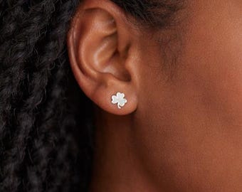 Sterling Silver Shamrock Stud Earrings – 7mm
