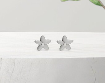 Tiny Forget Me Not Flower Stud Earrings in Sterling Silver, Silver White Flower Earrings, White Flower Stud in Silver, Forget-me-Not