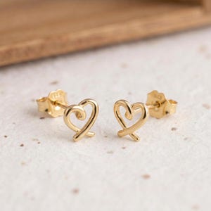 Paloma hartvormige oorknopjes van verguld sterling zilver.