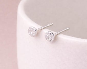 Sterling Silver Hammered Circle Disc Stud Earrings – 6mm