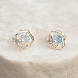 Pendientes sencillos de piedra lunar en plata de ley fundida
