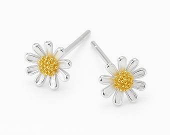 Sterling Silver Daisy Stud Earrings: April Birth Flower – 10mm