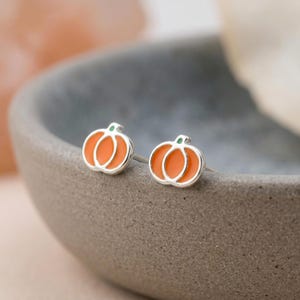 Pendientes de calabaza personalizados en plata de ley.