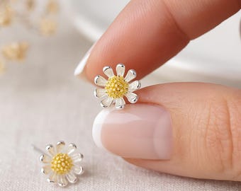 Sterling Silver Daisy Stud Earrings: April Birth Flower Gift – 10mm