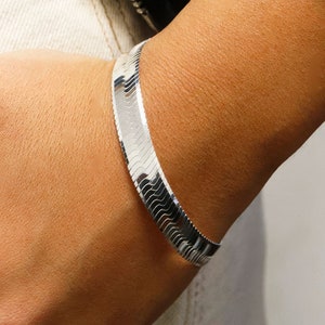 Sterling Silver Herringbone Bracelet: 7mm Polished Flat Chain, 19cm