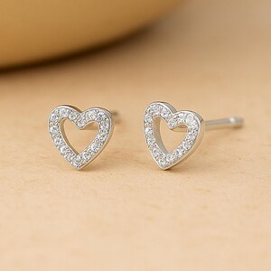 Pendientes de plata de ley con forma de corazón centelleante