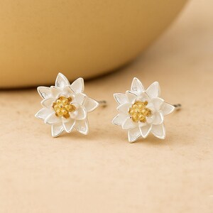 Sterlingzilveren juli geboortebloem lotus waterlelie oorknopjes